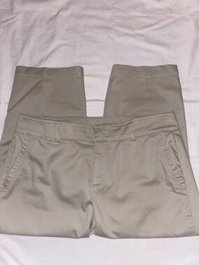 Dockers Women's Capris in Light Khaki